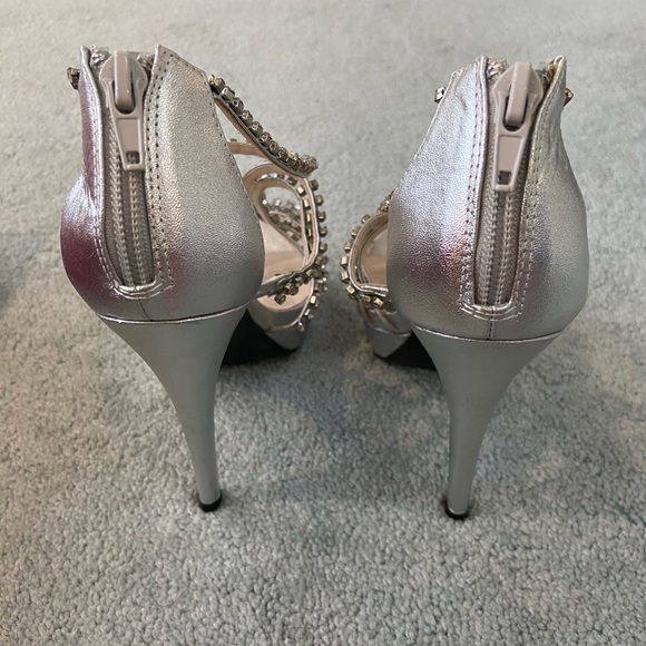 💿Silver Rhinestone Heels💿 - Picture 4 of 6